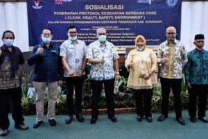 Bupati Kuningan berfoto bersama usai kegiatan.